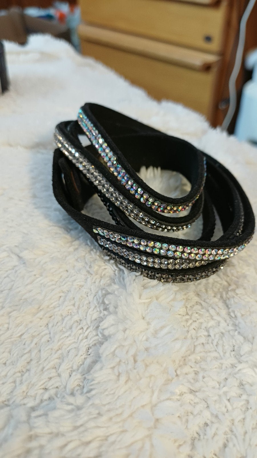 Bracelet femme noir et strasses, Bijoux, Sacs & Beauté, Enlèvement ou Envoi, Utilisé, Avec strass, Cuir