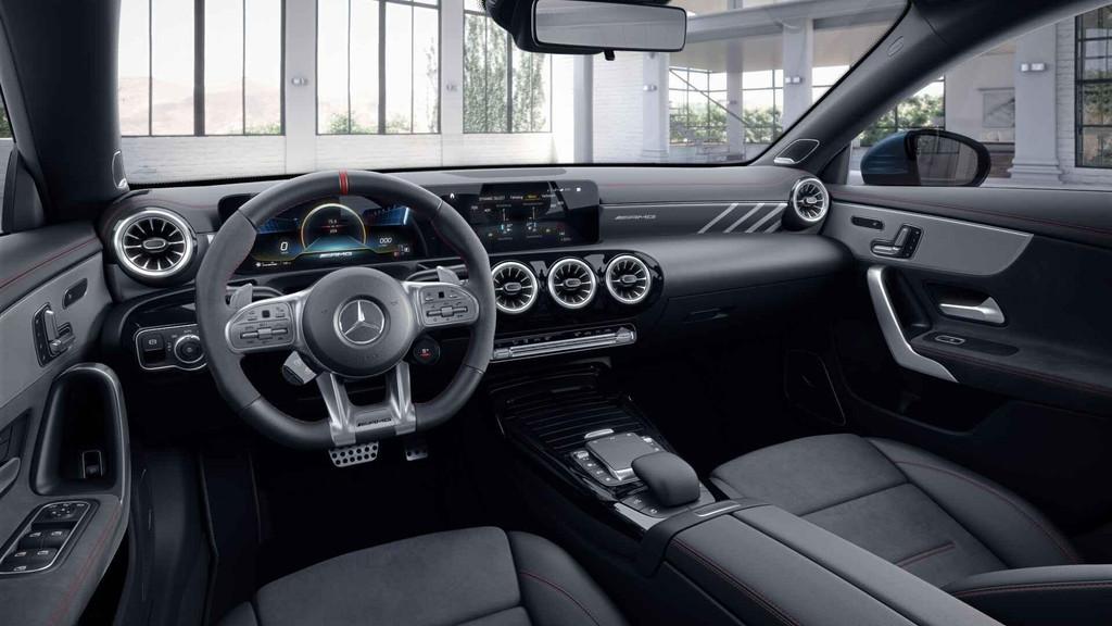 Mercedes-Benz CLA-Klasse 45 S MERCEDES-AMG Coupé AMG Line P, Auto's, Automaat, Stof, Euro 6, 4 cilinders