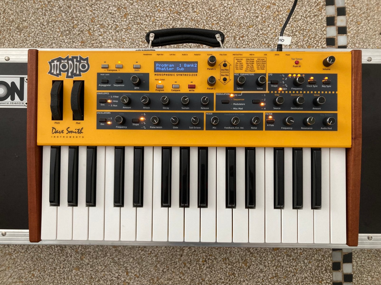 DSI Mopho met flightcase - perfecte staat, Muziek en Instrumenten, Synthesizers, Ophalen, Zo goed als nieuw