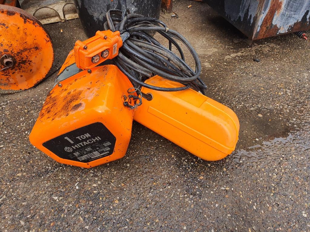 Hitaci Palan électrique à chaîne us 230v 1 tonne avec 3 mètr, Bricolage & Construction, Enlèvement, Comme neuf, Électrique