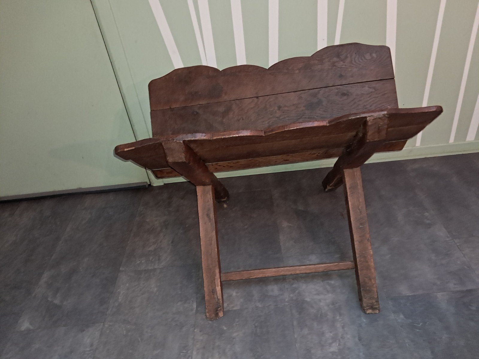 Ancien lit-botte en bois massif / Présentoir rustique art po, Enlèvement