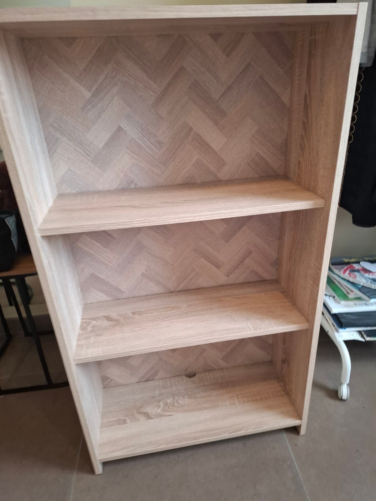 propere kast als nieuw, Ophalen