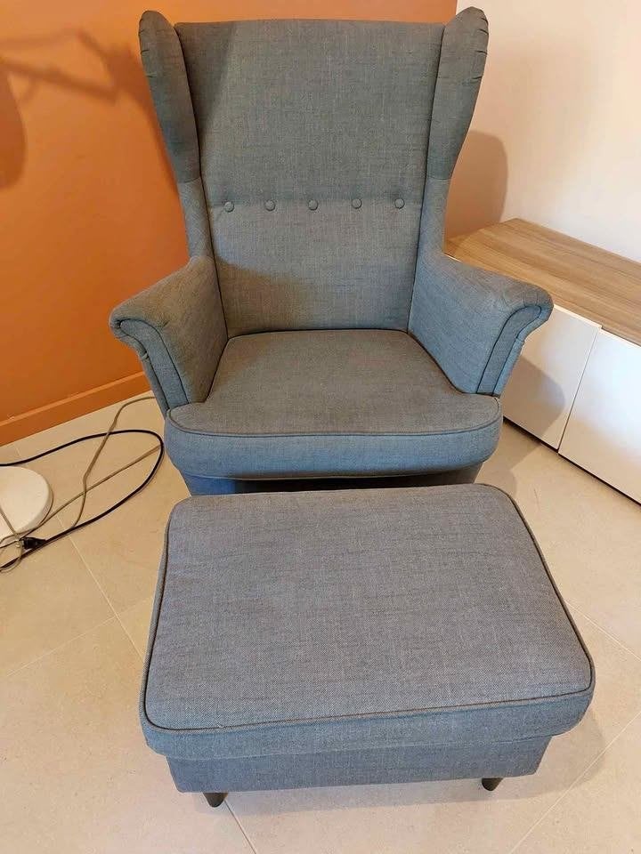 Fauteuil Strandmon Ikea et repose-pieds, Huis en Inrichting, Fauteuils, Ophalen, 75 tot 100 cm, Zo goed als nieuw, Stof