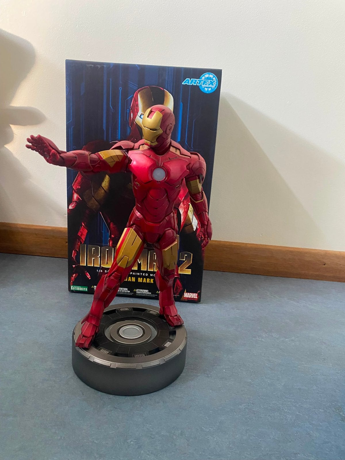 Iron Man statue, Enlèvement, Comme neuf