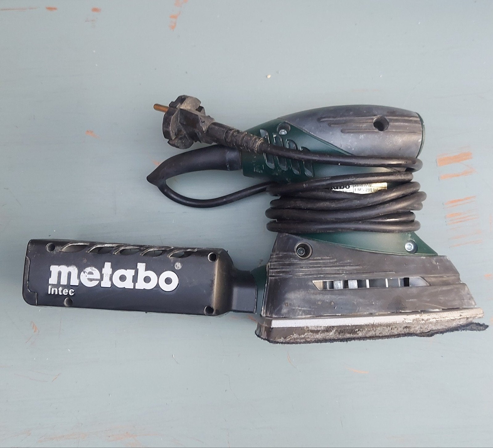 boîte en métal avec étui, Bricolage & Construction, Enlèvement, Comme neuf, Moins de 600 watts, Ponceuse orbitale