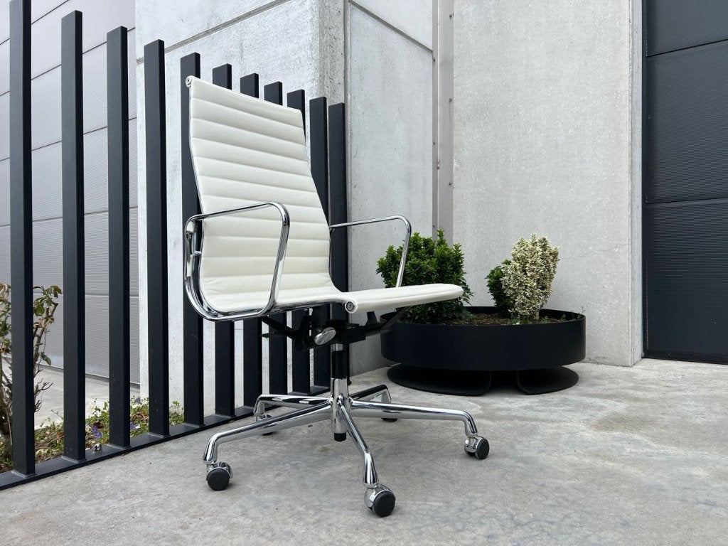 Vitra Eames EA119 wit lederen bureaustoel, Huis en Inrichting, Verzenden, Zo goed als nieuw, Wit, Bureaustoel