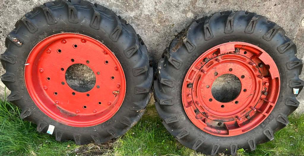 Jantes arrère tracteur Renault Avant guerre / pneus neufs, Enlèvement