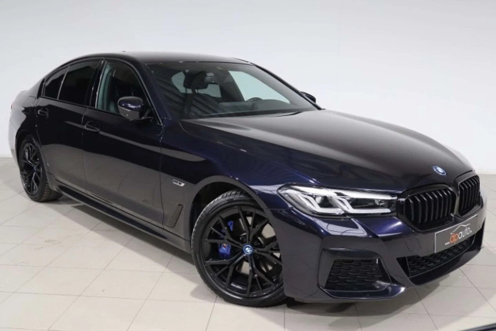 BMW 5 Serie 530 530eXAS PHEV (bj 2023, automaat), Auto's, Gebruikt, 4 cilinders, Blauw, 184 pk