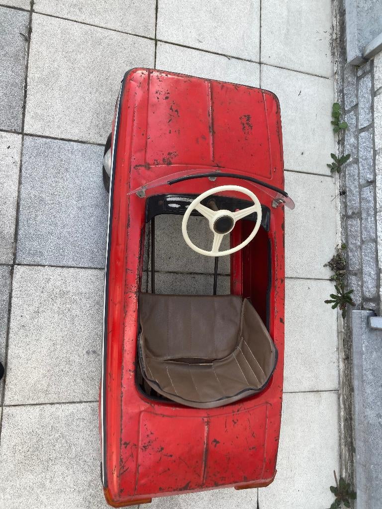 Voiture à pédales Moskovitch en bon état, Enlèvement