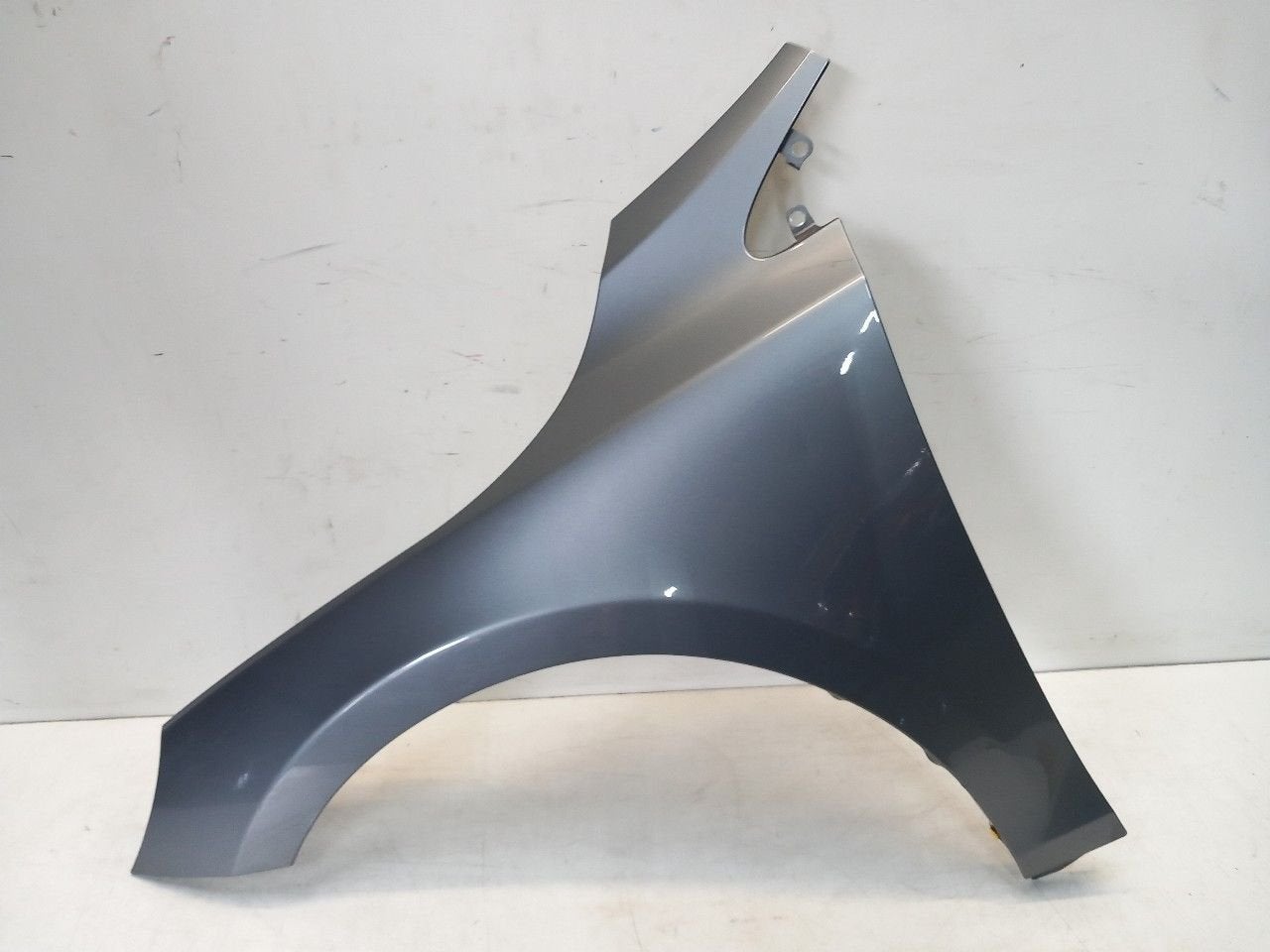 Spatbord links voor Volvo V40, Onderdelen@venauto.nl, Van der Ven Autorecycling B.V., Gebruikt, Ettenseweg 76, 4706 PB Roosendaal, The Netherlands