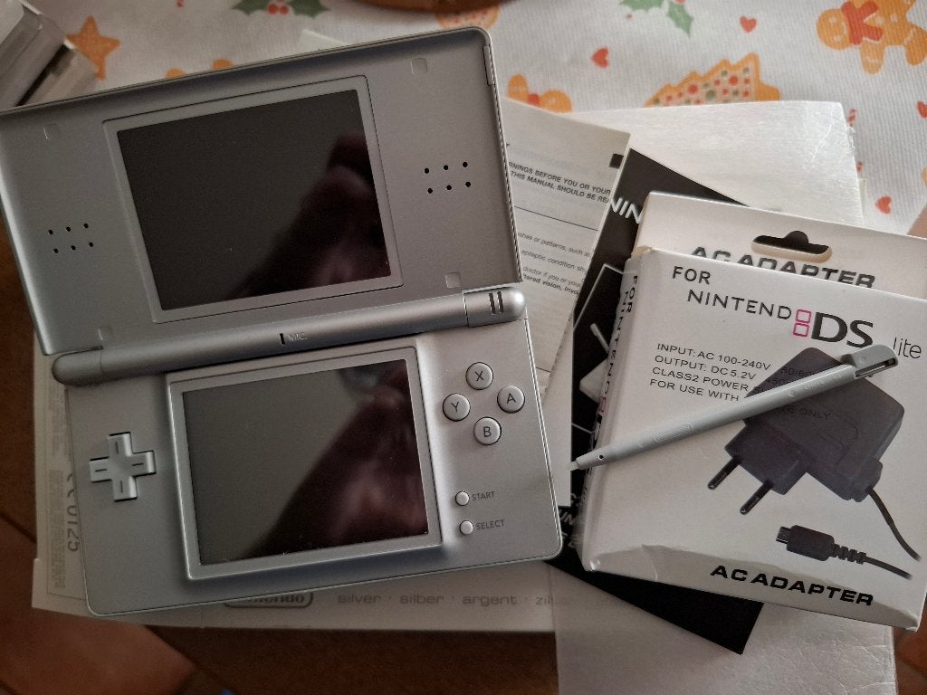 Nintendo DS, Games en Spelcomputers, Met games, Ophalen of Verzenden, Zo goed als nieuw, Zilver