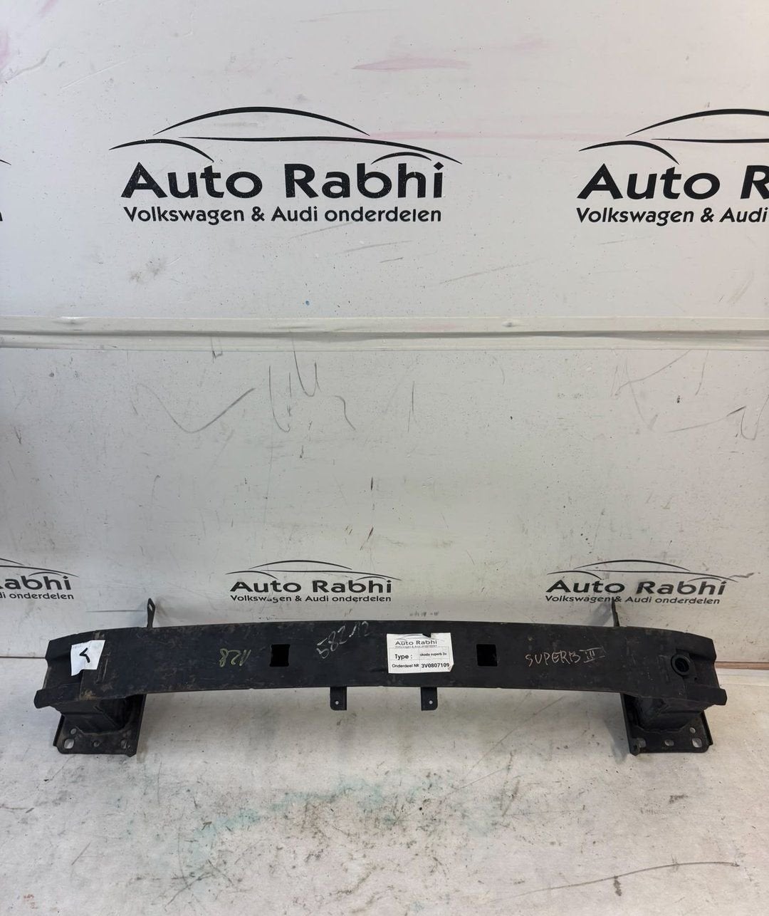 Skoda Superb 2015-2019 Bumperbalk Voor Balk 3V0807109, -, Utilisé, -, -