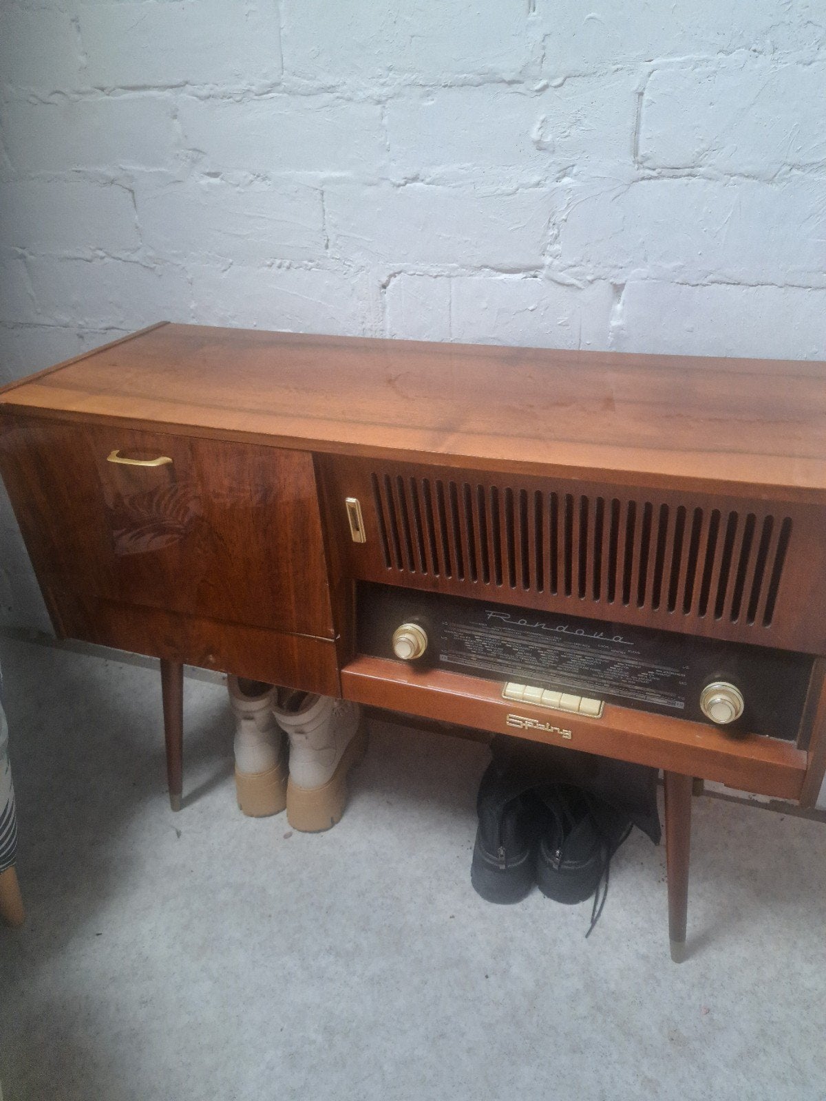Prachtige spring /rondova buizen radio speler, Ophalen