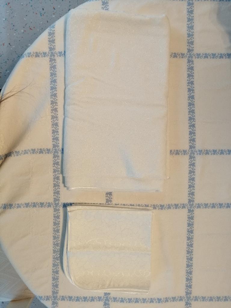 Nappes et napperons, Enlèvement, Comme neuf, Ovale, Intérieur