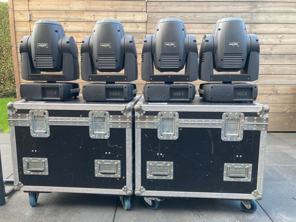 4 x Martin MAC 250 Krypton + 2 dual flightcase, Enlèvement, Utilisé, Lumières