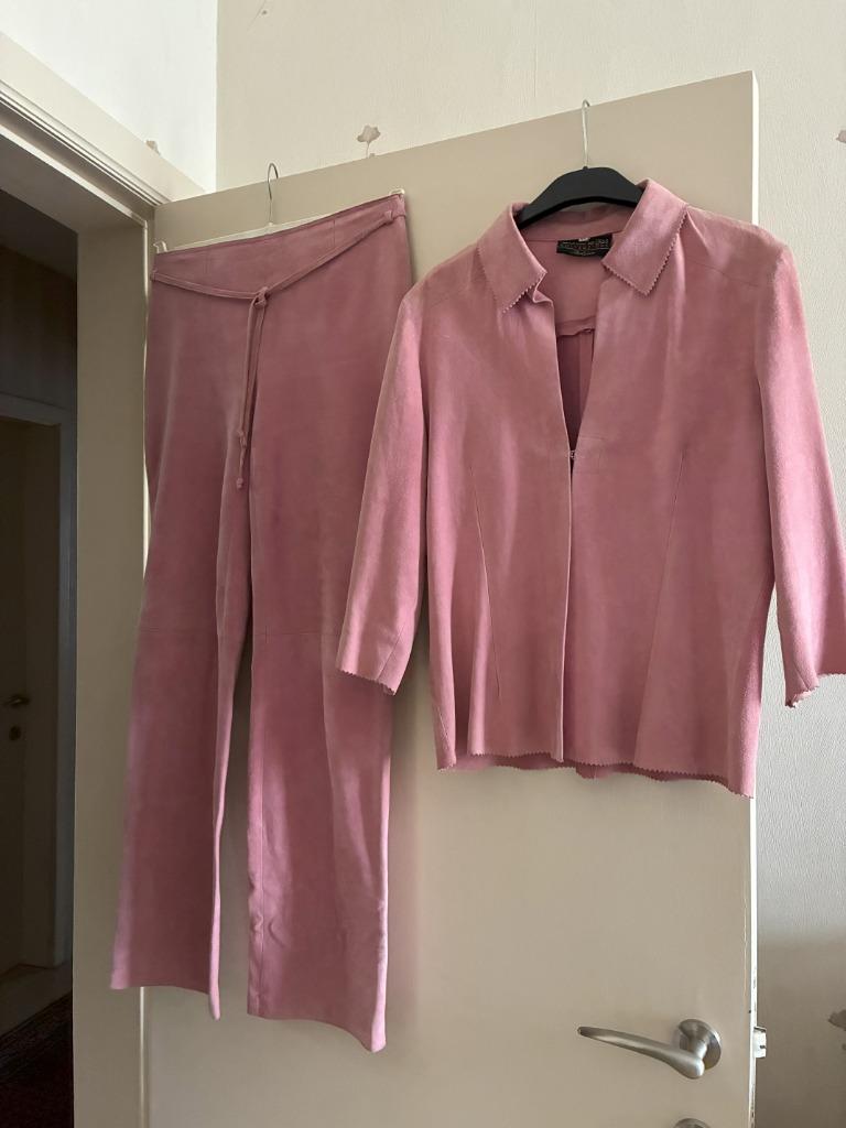Dameskostuum in fijn roos leder, Kleding | Dames, Kostuum of Pak, Zo goed als nieuw, Roze, Caroline Biss