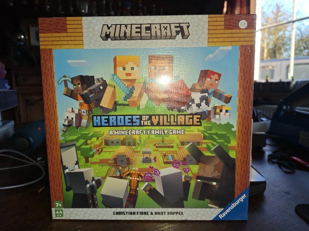 MINECRAFT-HELDEN VAN HET DORP, Hobby en Vrije tijd, Gezelschapsspellen | Bordspellen, Zo goed als nieuw, Drie of vier spelers