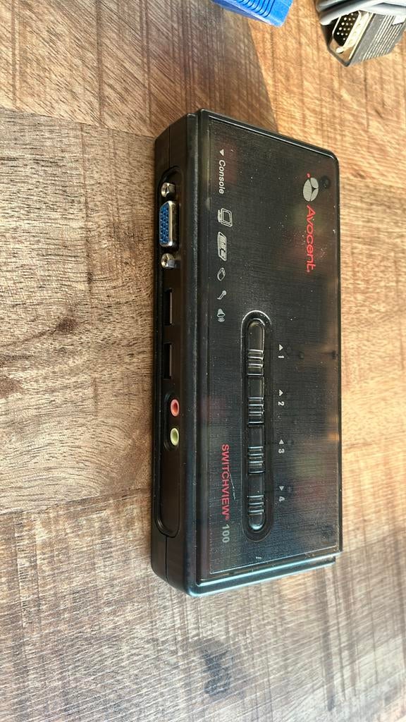 Avocent KVM Switch 4 poorten USB + audio, Computers en Software, Overige Computers en Software, Ophalen of Verzenden, Zo goed als nieuw