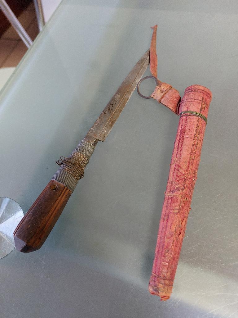 ANCIEN OBJET ETHNIQUE COUTEAU, Collections, Enlèvement ou Envoi, Autres, Couteau ou Poignard