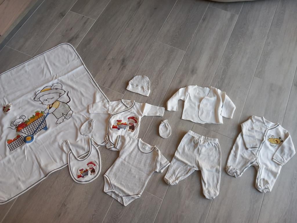 Pakket babykleertjes nieuw, Enlèvement ou Envoi, Neuf