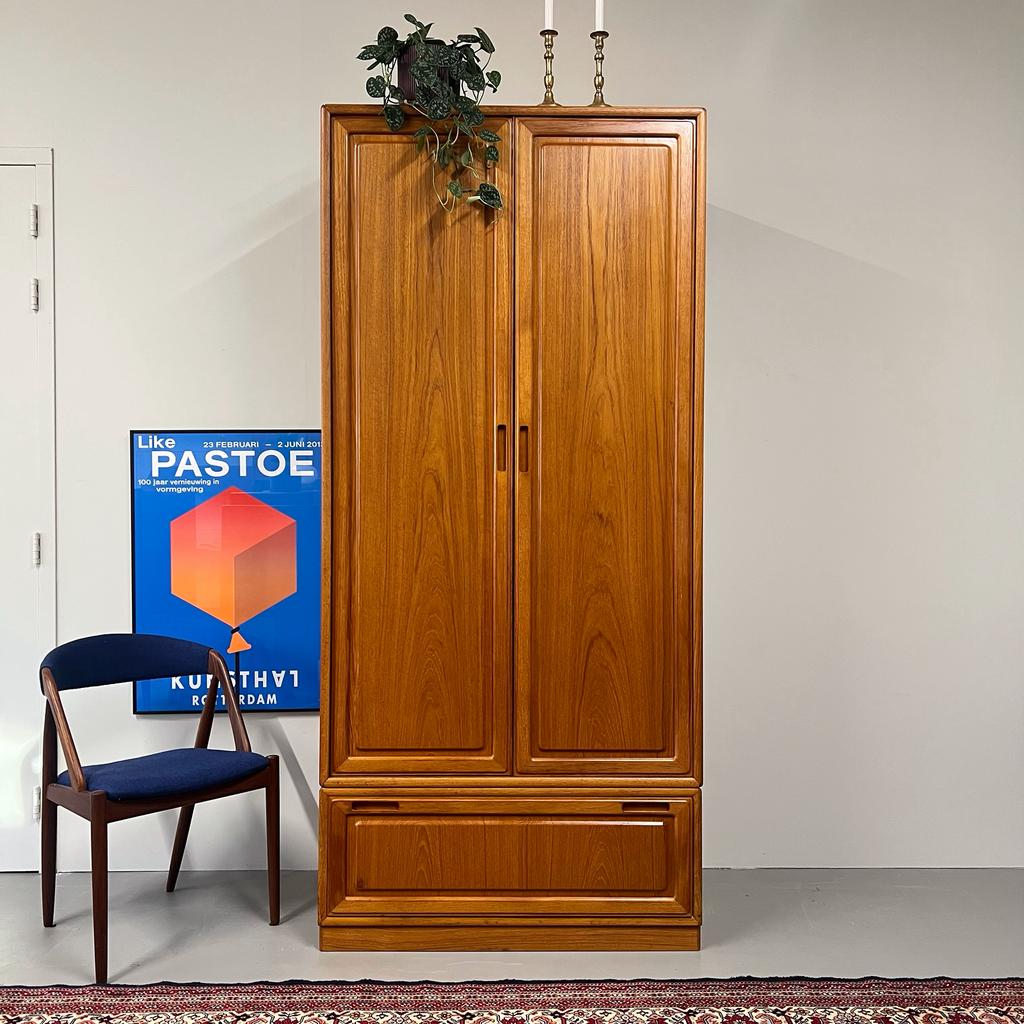 Vintage garderobekast •Dyrlund•, Huis en Inrichting, Kasten | Kleerkasten, Ophalen of Verzenden