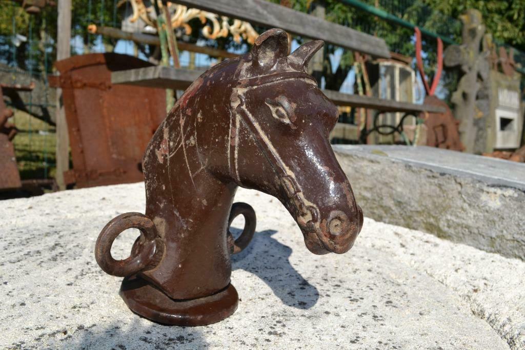 antieke gietijzeren paardenkop voor op arduinen paal, Enlèvement ou Envoi