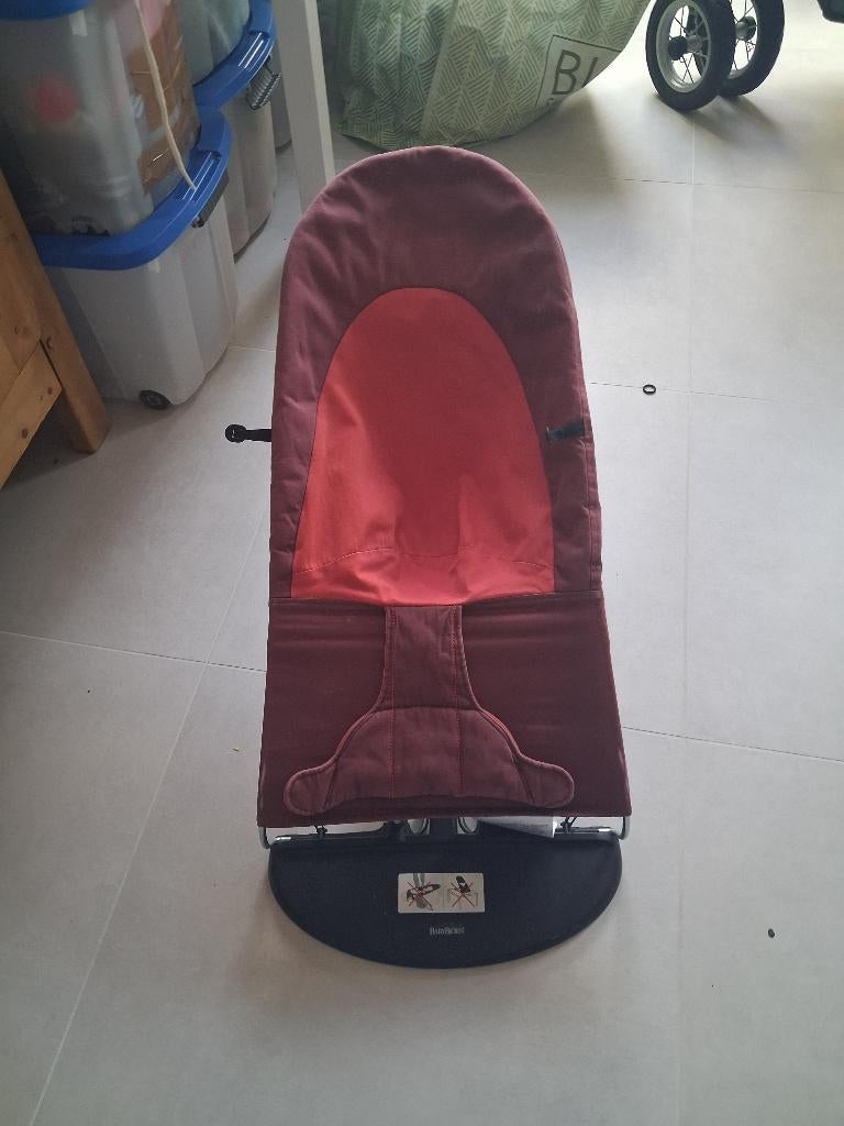 BabyBjörn Wipstoeltje Balance Soft – Rood/Bordeaux, Kinderen en Baby's, Wipstoel, Ophalen, Overige merken, Verstelbaar
