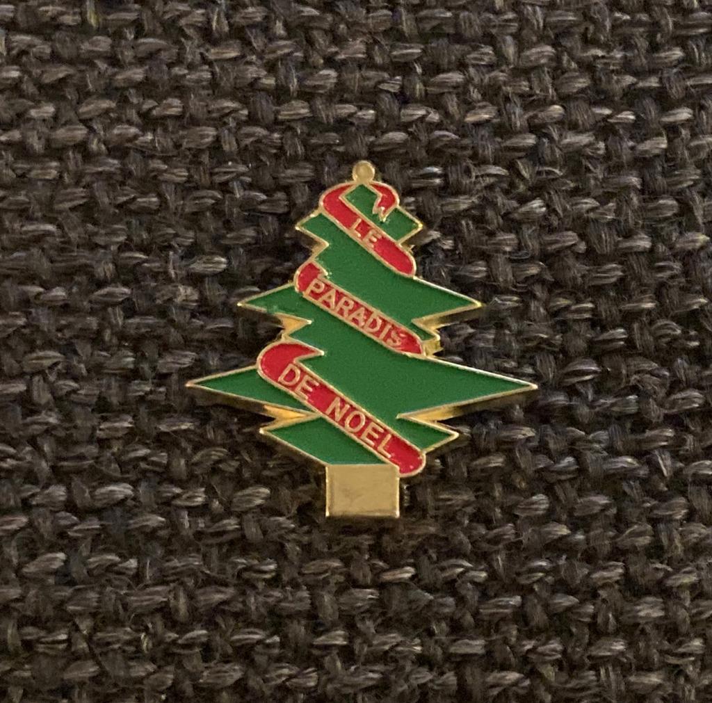 PIN - LE PARADIS DE NOËL - KERSTBOOM - SAPIN DE NOËL, Envoi, Utilisé, Autres sujets/thèmes, Insigne ou Pin's