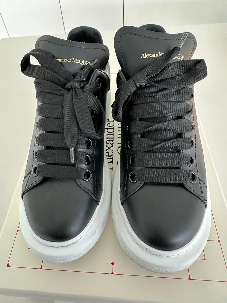 Sneakers Alexander McQueen, Ophalen of Verzenden, Zo goed als nieuw, Zwart, Sneakers