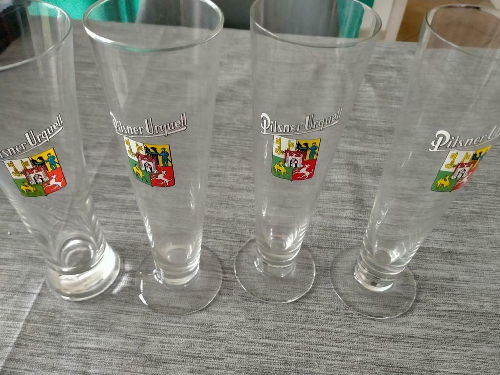 4 verres anciens Pilsner Urquell 2 modèles, Collections, Enlèvement, Utilisé, Verre ou Verres, Autres marques