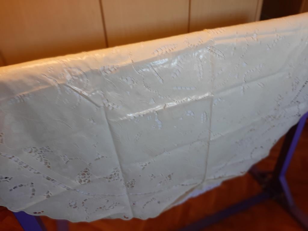 Rond kanten geplastificeerd tafelkleed, Ophalen, Rond