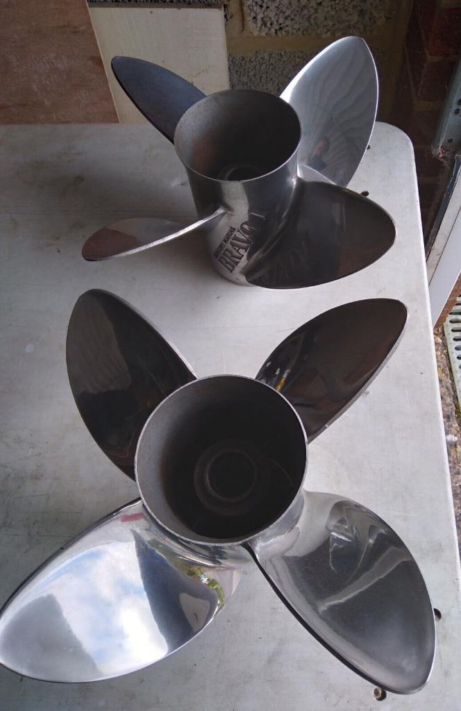 Mercury Bravo 1 propellers 22P LH & RH 1100 euros, Ophalen of Verzenden, Zo goed als nieuw, Motorboot