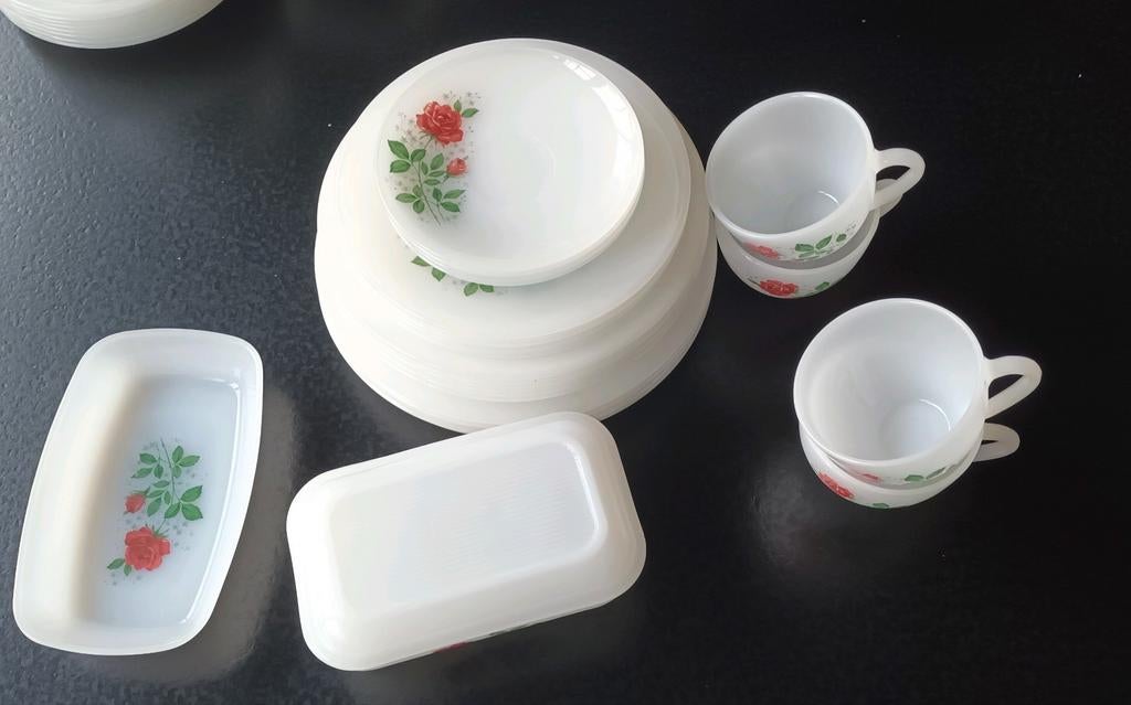 Arcopal décor rose rouge, Maison & Meubles, Service complet, Verre, Enlèvement, Utilisé
