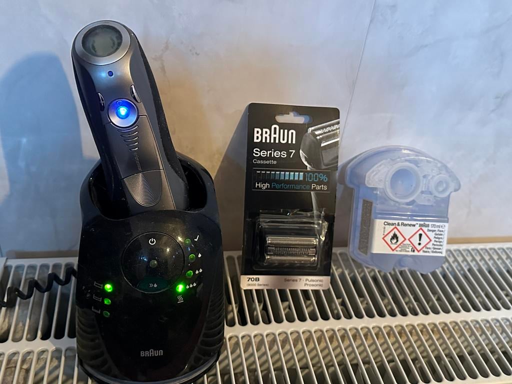 Rasoir Braun sans fil clean and renew et chargeur complet, Enlèvement ou Envoi, Comme neuf