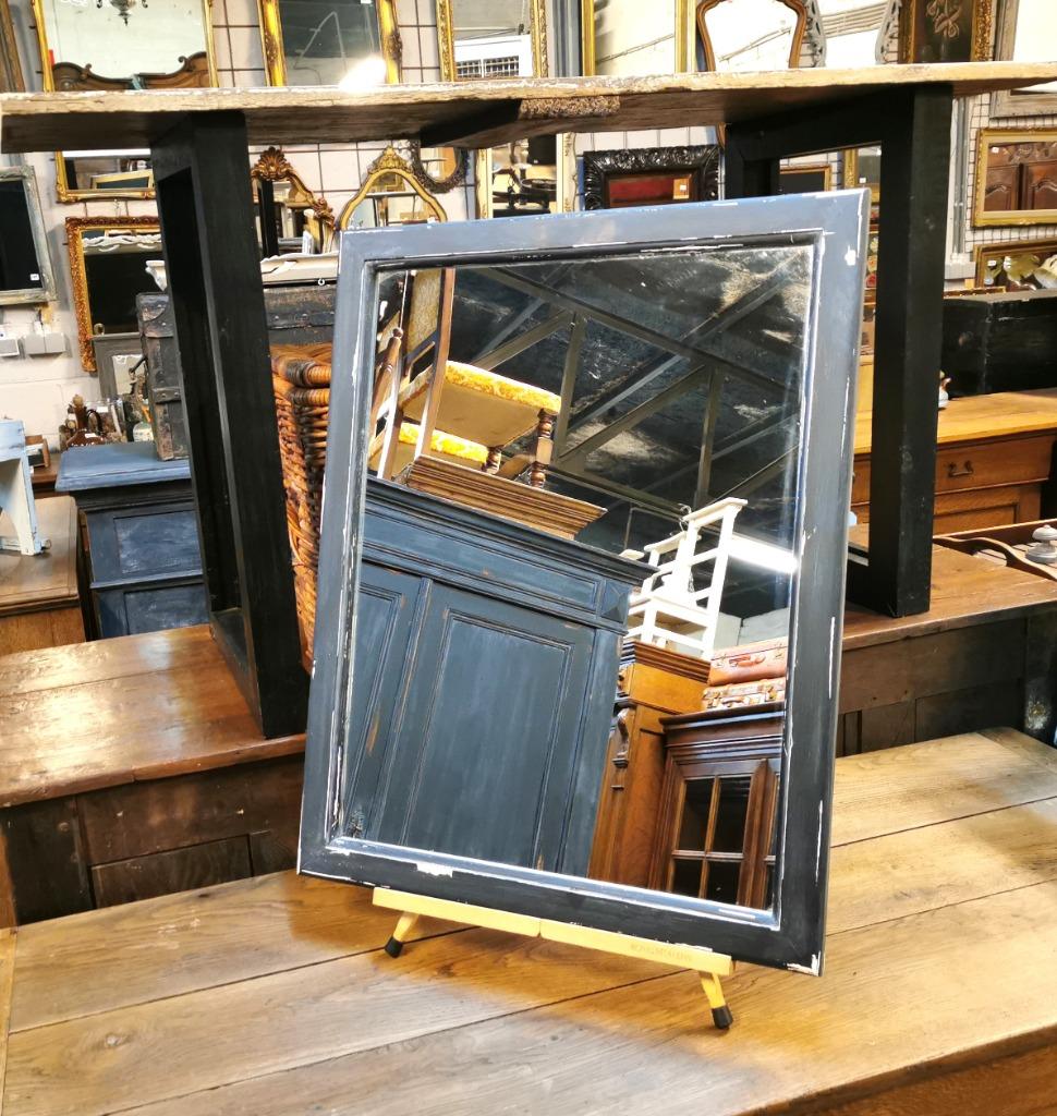 Grote oude gepatineerde spiegel met massieve kader 75 x 60, Huis en Inrichting, Woonaccessoires | Spiegels, Gebruikt, 50 tot 75 cm