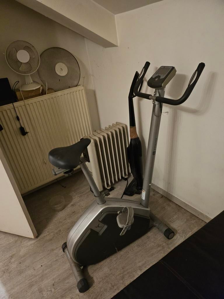 Vélo d'appartement à réparer , sans chargeur, Enlèvement