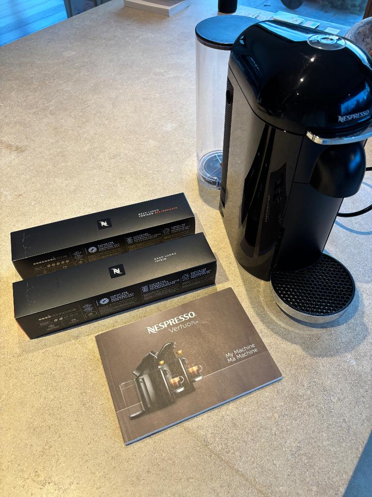Nespresso Vertuo Plus, Espresso apparaat, Ophalen of Verzenden, Zo goed als nieuw, 1 kopje