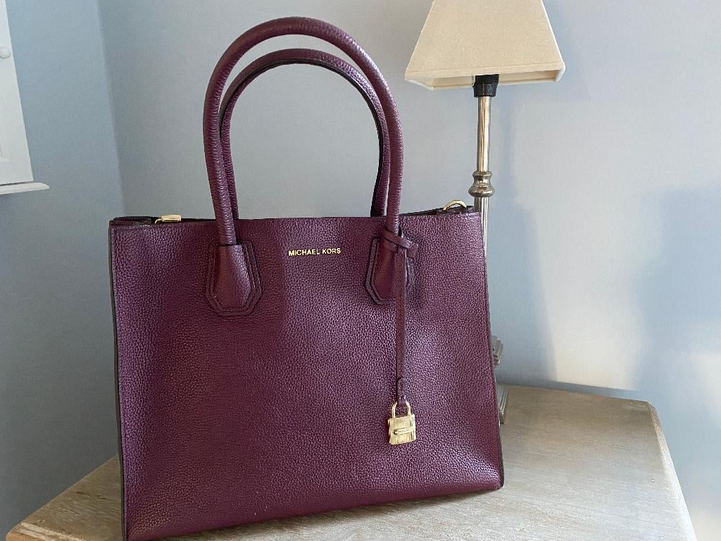 Michael Kors bordeaux handtas in saffiano leder, Ophalen of Verzenden, Zo goed als nieuw, Rood, Handtas