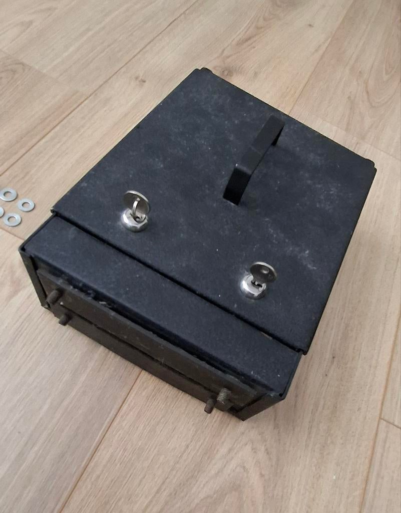Vintage kluis kist staal,alleen met beide sleutels te openen, Antiek en Kunst, Antiek | Kantoor en Zakelijk, Ophalen of Verzenden
