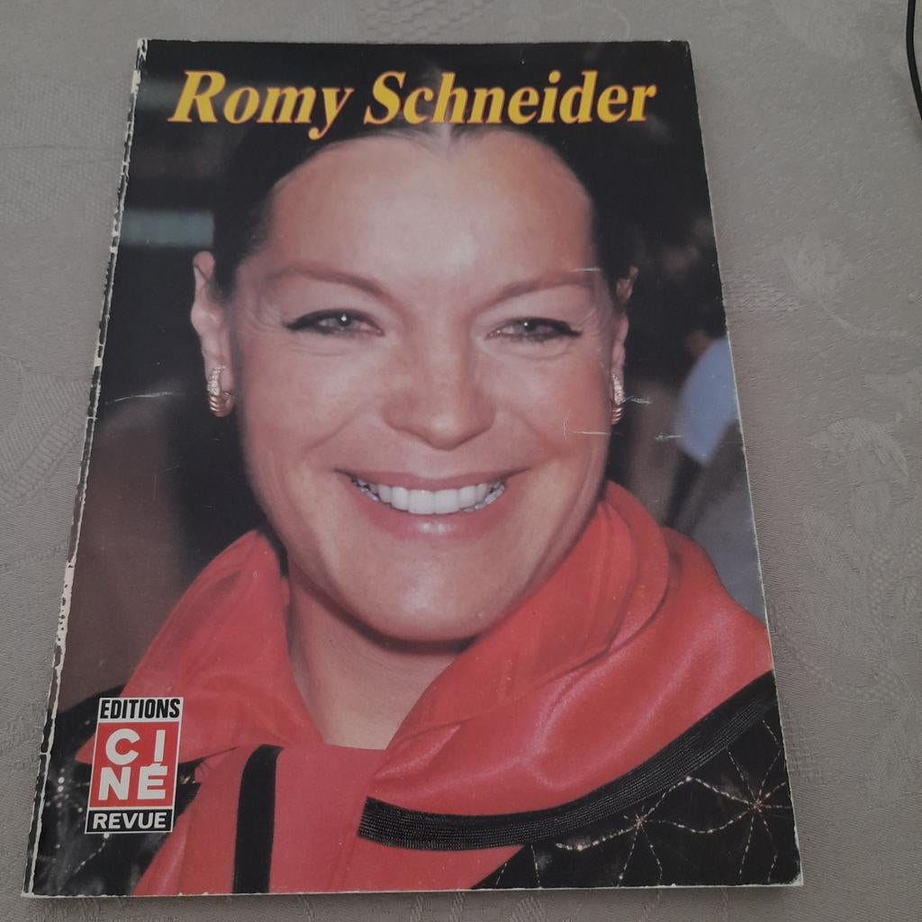Romy Schneider - Editions Ciné Revue  album Souvenir  4., Ophalen of Verzenden, Muziek, Film of Tv