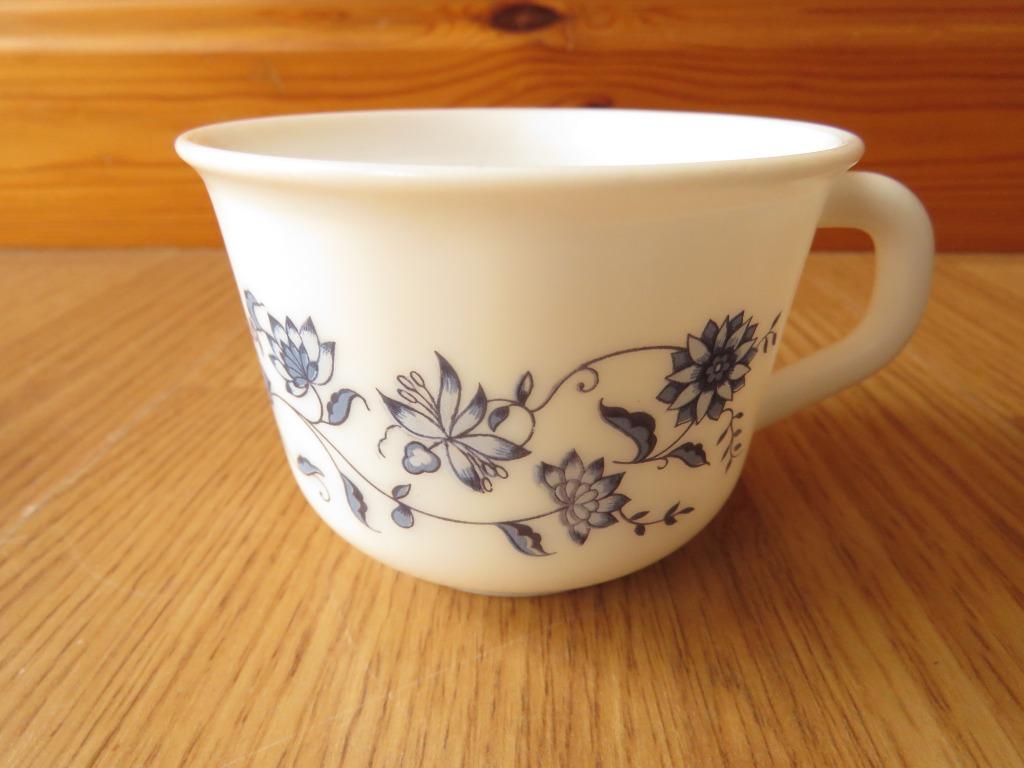 vintage arcopal tasse motifs fleurs bleues aster, Enlèvement ou Envoi, Comme neuf, Tasse(s) et/ou soucoupe(s)