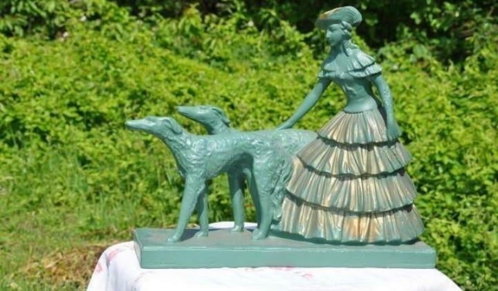 Statue platre galante aux lévriers anova 600, Enlèvement ou Envoi