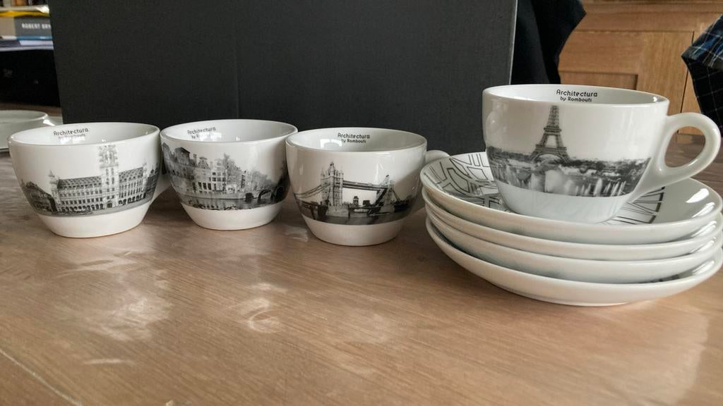 4 koffiekopjes en schotels Architectura by Rombouts, Huis en Inrichting, Ophalen of Verzenden, Zo goed als nieuw, Porselein, Kop(pen) en/of Schotel(s)