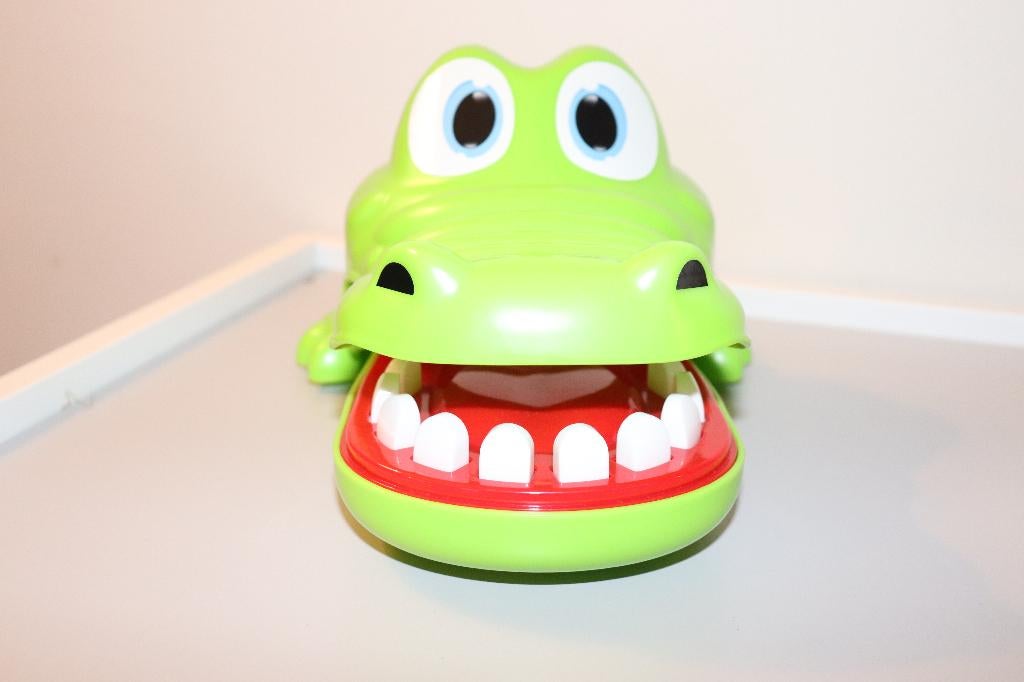 Jeu de société - Croc' Dentiste - Hasbro, Hobby en Vrije tijd, Gezelschapsspellen | Bordspellen, Zo goed als nieuw, Een of twee spelers