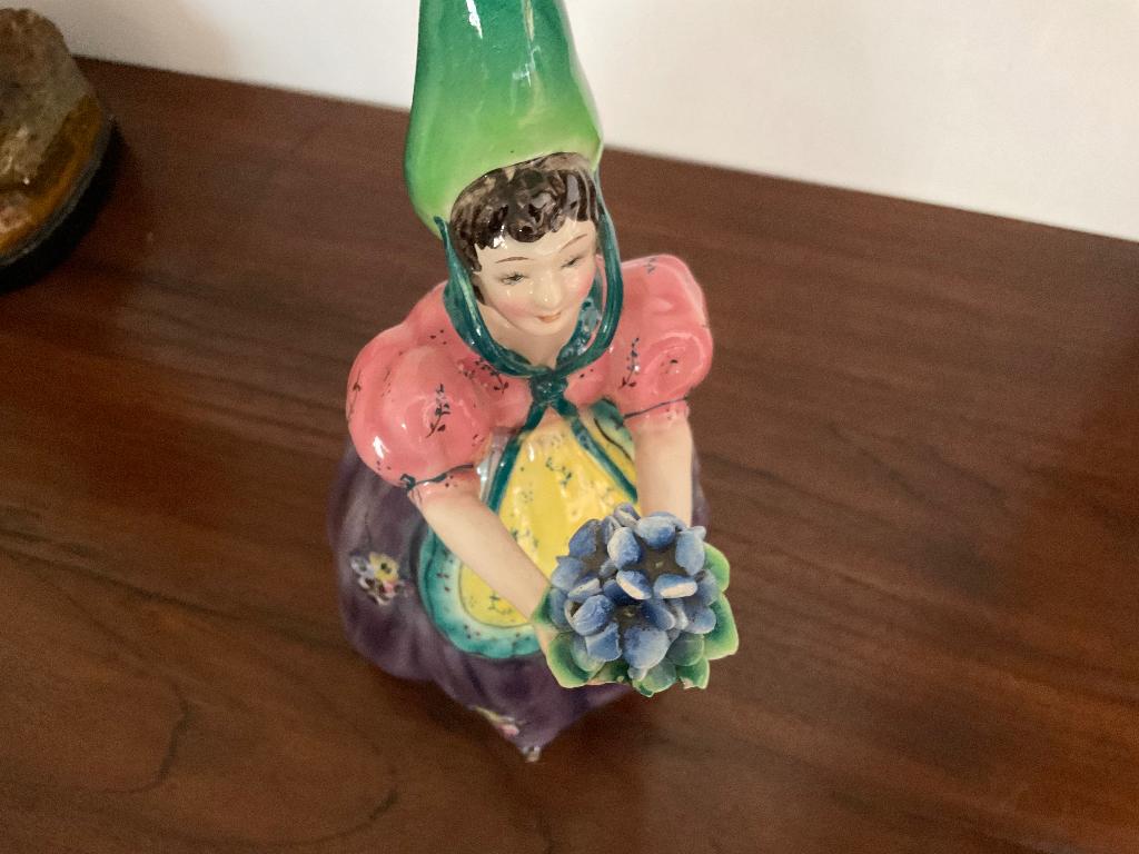 Keramiek beeld dame met bloemen Italy, Ophalen of Verzenden