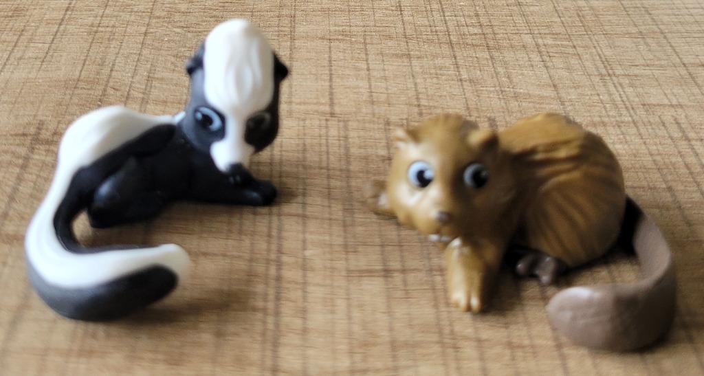 2 miniatuur diertjes reeks Kindersurprise, Ophalen of Verzenden, Zo goed als nieuw