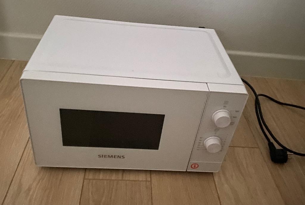 Microgolfoven Siemens, Elektronische apparatuur, Ophalen, Microgolfoven, Zo goed als nieuw, Draaiplateau