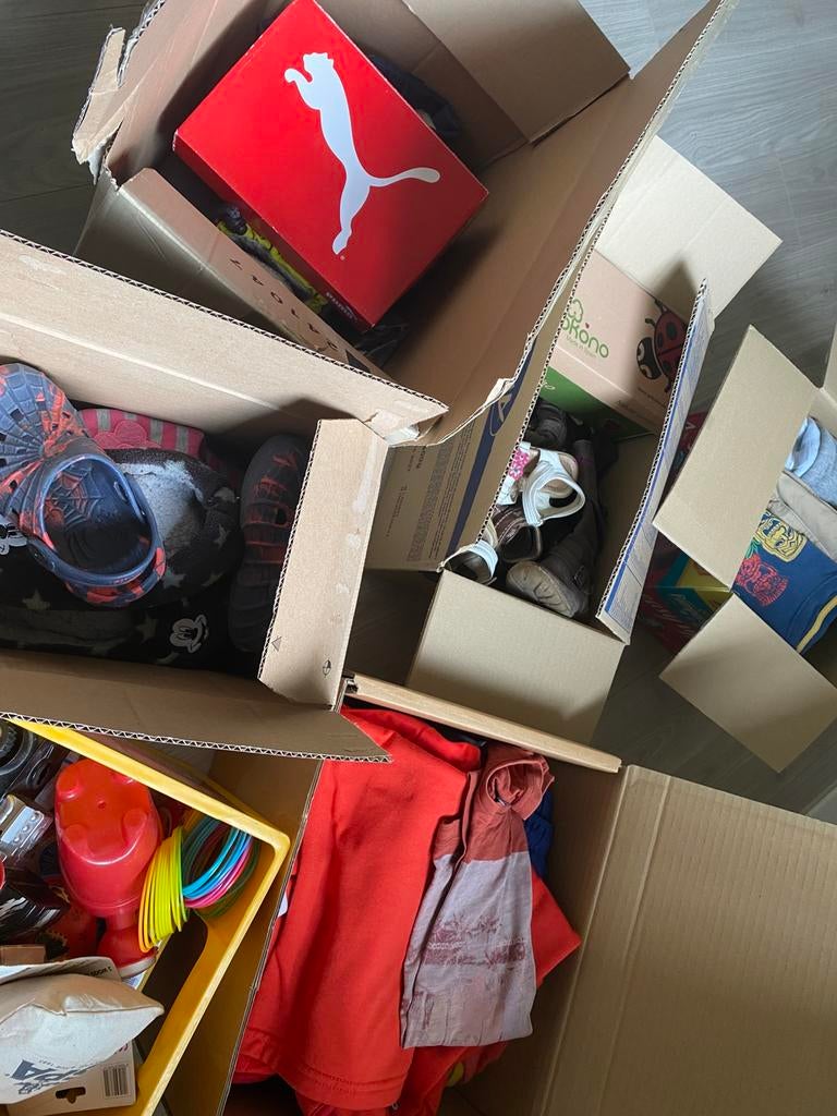 Pakket kinderkledij, kinderschoenen en speelgoed, Diversen, Ophalen of Verzenden, Zo goed als nieuw