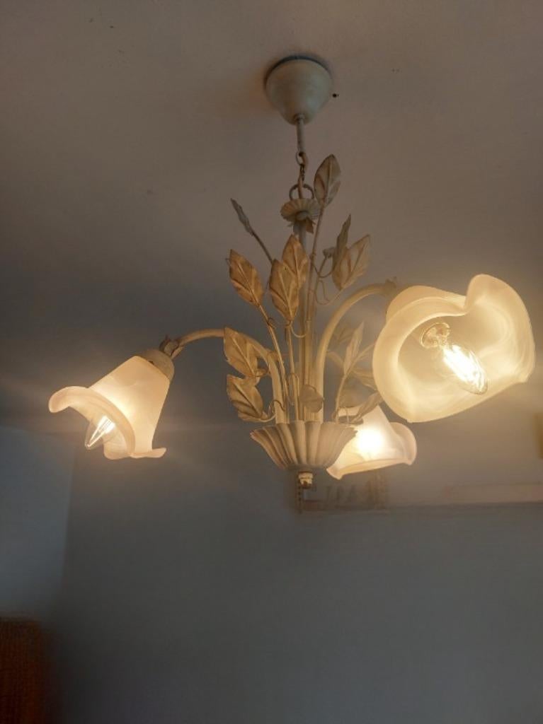 Lustre floral 3 branches – métal ivoire – 25 €, Maison & Meubles, Lampes | Lustres, Utilisé, Verre, Métal, Autres matériaux, Enlèvement ou Envoi