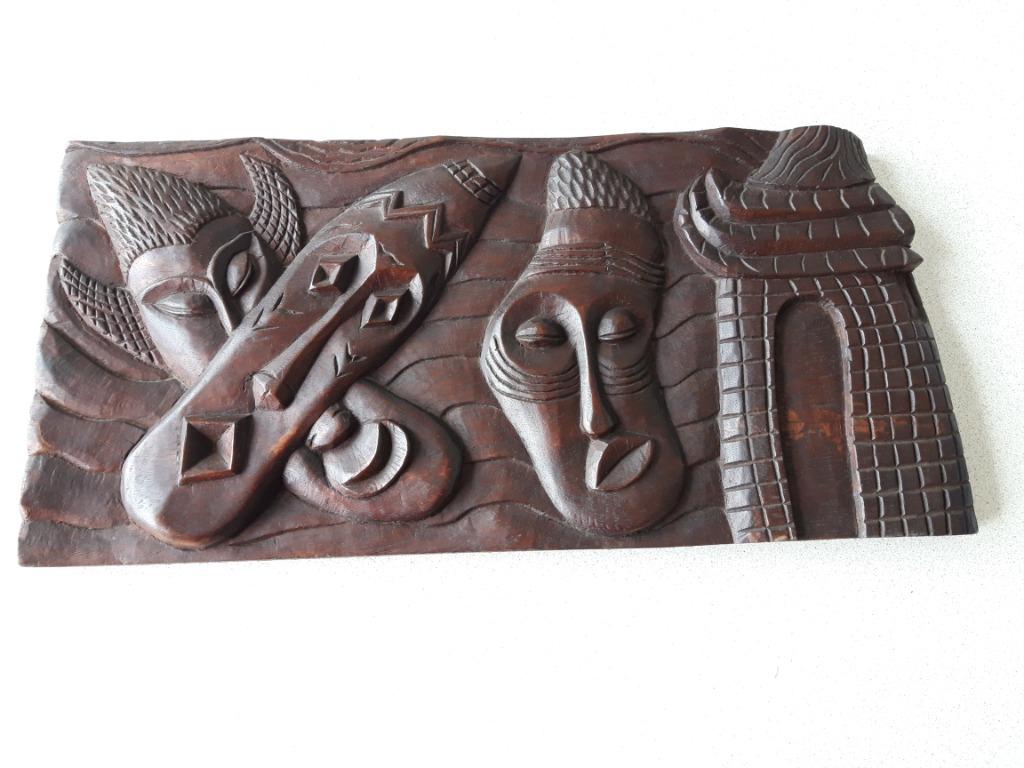 Afrikaanse muraal houten beeld, Ophalen